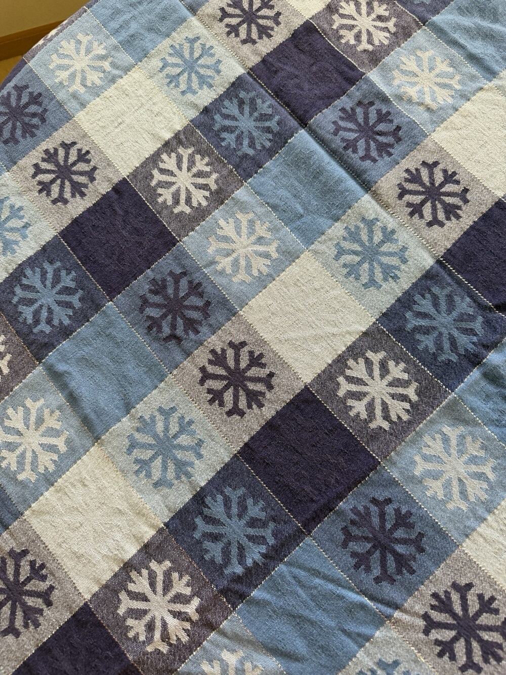 Blue Snowflake & Silver Christmas Tablecloth Avon Home 72x50 W/ Oval Curv Edges